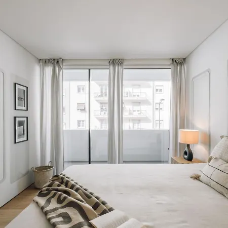 Avencas - 2 Bedrooms And Shared Pool In Amoreiras Lisbon